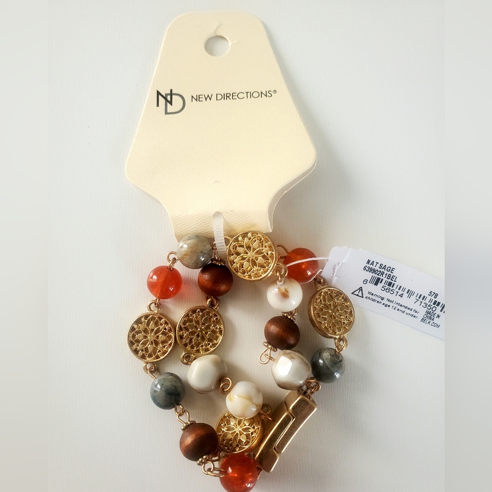 Bracelet with a locking magnet